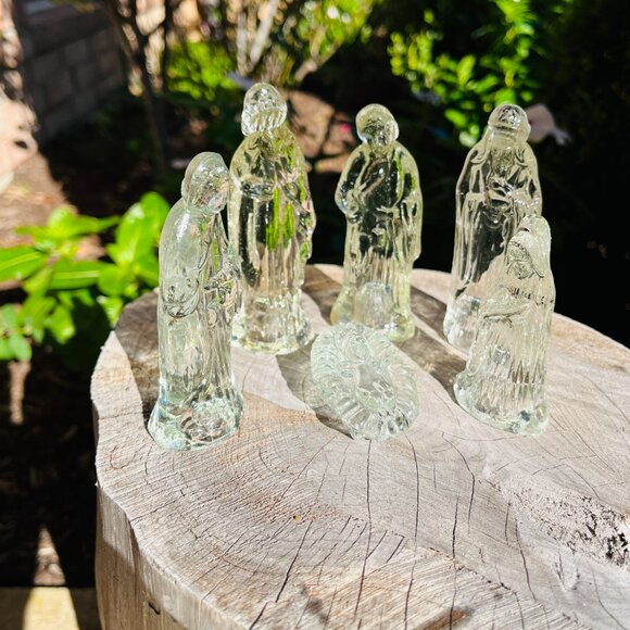 Vintage 6 pc Clear Glass Miniature Nativity Set Christmas - Picture 4 of 8